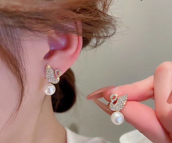 Korean Diamond Swan Pearl Earrings Fashion, Small And Versatile Stud Earrings