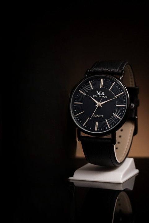 Modern Edge Black Leather Strap Watch – Sleek, Durable, And Timeless Without Box