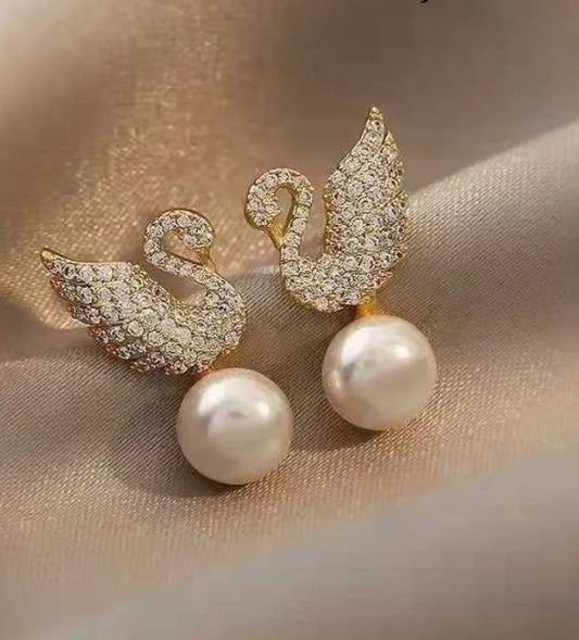 Korean Diamond Swan Pearl Earrings Fashion, Small And Versatile Stud Earrings